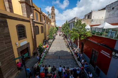Corriendo en tacones en el Orgullo de G&aacute;ldar