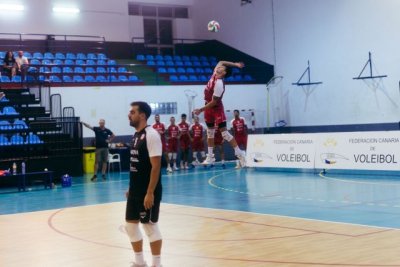 Voleibol: El Arona Spring In Motion gana a domicilio en Sabadell y mantiene una jornada más el liderato en Superliga 2