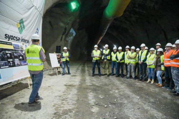 Torres resalta el ritmo de trabajo en la construcción del túnel de Erjos, del que ya se haya ejecutado el 80%