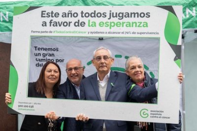 La Asociaci&oacute;n Espa&ntilde;ola Contra el C&aacute;ncer, sale a la calle a conmemorar el "D&iacute;a Mundial Contra el C&aacute;ncer", en Las Palmas