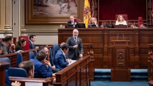 Fernando Clavijo reclama a la oposici&oacute;n que se siente a negociar y no boicotee el Decreto Canarias
