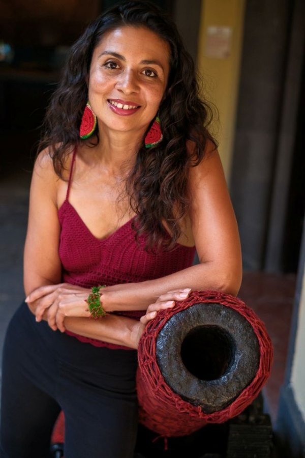 La Casa de Colón continúa el programa que protagoniza la artista Gloria Godínez, ‘Rojo descolonial. Doscientos años de grana en Canarias’,