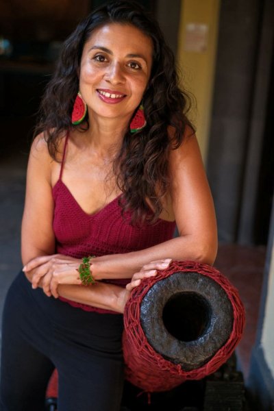 La Casa de Colón continúa el programa que protagoniza la artista Gloria Godínez, ‘Rojo descolonial. Doscientos años de grana en Canarias’,