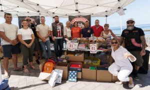 Gáldar: El grupo de moteros Bombarderos MC Canarias dona 4.000 euros en material escolar