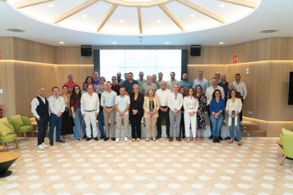 Monzón y Díaz analizan con las gerencias la actividad hospitalaria y de los centros de salud en Canarias