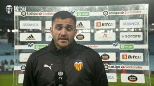 Maxi G&oacute;mez, expulsado por 'intimidar' a un asistente en el t&uacute;nel de vestuarios