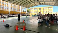 Unos 500 escolares de G&aacute;ldar disfrutan y aprenden con un concierto infantil sobre seguridad vial