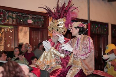 Melchor, Gaspar y Baltasar llevan la ilusión a cientos de hogares de Agaete