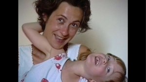 ‘Una vida como cualquier otra’, un relato oscuro que muestra lo que se esconde en inocentes vídeos familiares