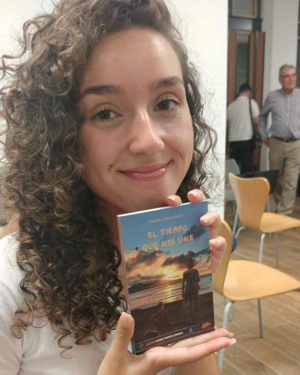 Villa de Moya: El Ayuntamiento quiere felicitar a nuestra joven vecina Daniela Falcón Martín