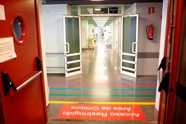 Urgencias del Hospital Dr. Negrín envía más de 9.300 SMS con información complementaria a familiares de pacientes