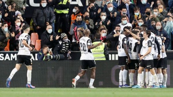 El Valencia, a semifinales de Copa tras doblegar a un combativo Cádiz