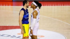Moneke denuncia insultos racistas de Llovet, pero el Andorra lo niega