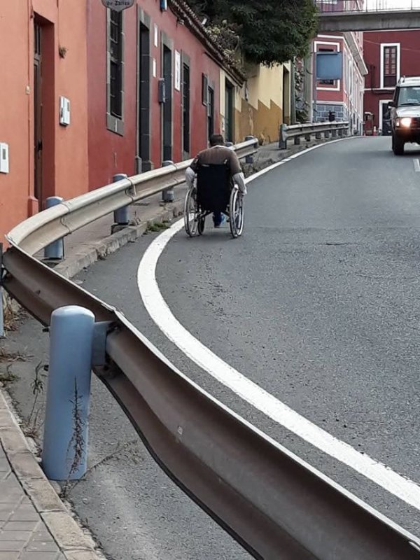 Denuncias: Peligro, peatones y PMR en Tafira Baja