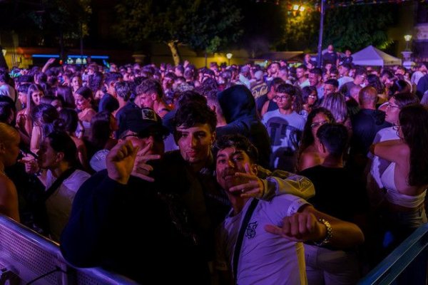 Ptazeta desató la locura en Guía en ‘La Mueve Summer Edition’ de la Noche Joven