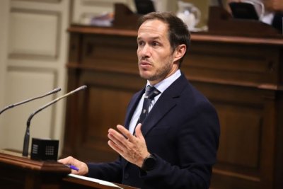 Zapata: &ldquo;Celebramos que el Parlamento apruebe por unanimidad la modificaci&oacute;n de la Ley del Sector El&eacute;ctrico Canario