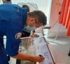 Los ni&ntilde;os y ni&ntilde;as del HUC reciben la visita de la Patrulla Acrob&aacute;tica de Paracaidismo del Ej&eacute;rcito del Aire