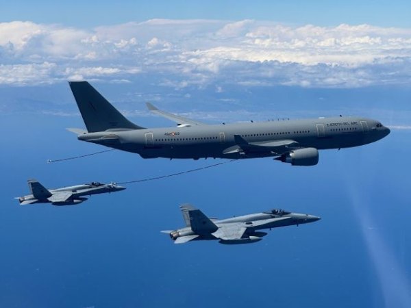 Tres F-18 del Ala 46 realizan su primer reabastecimiento en vuelo con el nuevo A330 MRTT del Ej&eacute;rcito del Aire y del Espacio
