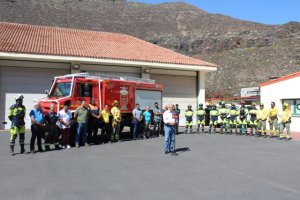 La Gomera intensifica el operativo para la extinci&oacute;n de incendios con m&aacute;s de 200 efectivos (V&iacute;deo)