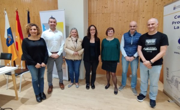 Los docentes de Educaci&oacute;n de Personas Adultas reciben informaci&oacute;n sobre los nuevos curr&iacute;culos de la LOMLOE