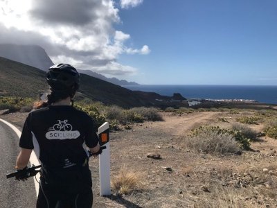 La investigaci&oacute;n sobre gen&eacute;tica y enfermedades infecciosas llega a ocho centros de Gran Canaria a golpe de pedal