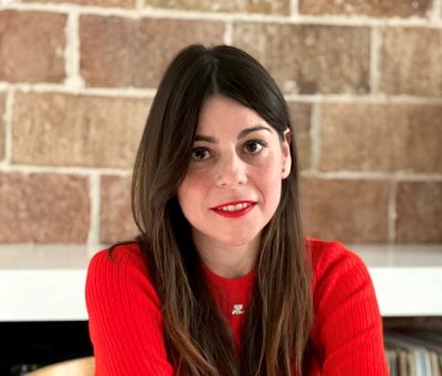 La periodista Bego&ntilde;a G&oacute;mez presenta en la Biblioteca Insular su exitoso libro de debut 'Las abandonadoras'