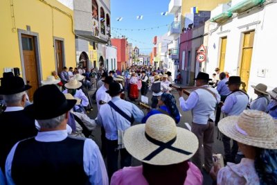 Gáldar: San Isidro vive con devoción su romería ofrenda