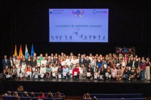 La II Gala de la Mujer y el Deporte Canario premia a una treintena de referentes que impulsan el deporte femenino
