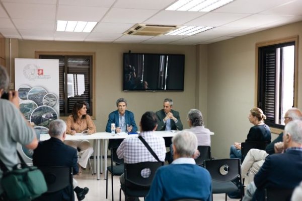 Miguel Jorge recoge las aportaciones del Colegio de ingenieros de Caminos para “planificar la Gran Canaria del futuro”