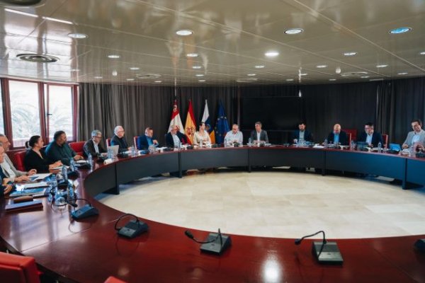 Gobierno canario y Cabildos acuerdan políticas agrarias y pesqueras para el sector