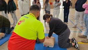 El SUC imparte una charla formativa de primeros auxilios dirigida a alumnos del IES La Matanza