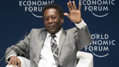 El Santos reivindica la grandeza de Pelé tras las mofas de Carragher