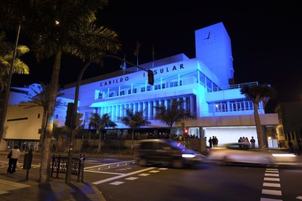 El Cabildo adjudica a Endesa, por 43,6 millones de euros, el suministro eléctrico de las instalaciones y carreteras insulares
