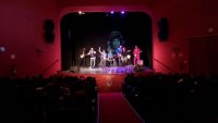 Guía acogió el espectáculo ‘Kids Rock History’ del que disfrutaron hoy cerca de 200 alumnos del IES Santa María de Guía
