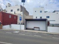 El Ayuntamiento de Arucas finaliza las obras para la reubicación de una parada de guagua con instalación de marquesina en Bañaderos