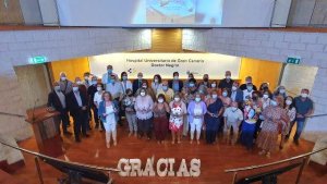El Hospital Dr. Negrín homenajea a los 63 profesionales jubilados en 2022