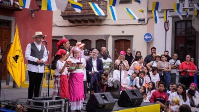 Clavijo celebra el D&iacute;a de Canarias con 800 escolares en el tradicional encuentro infantil de la Orden del Cachorro