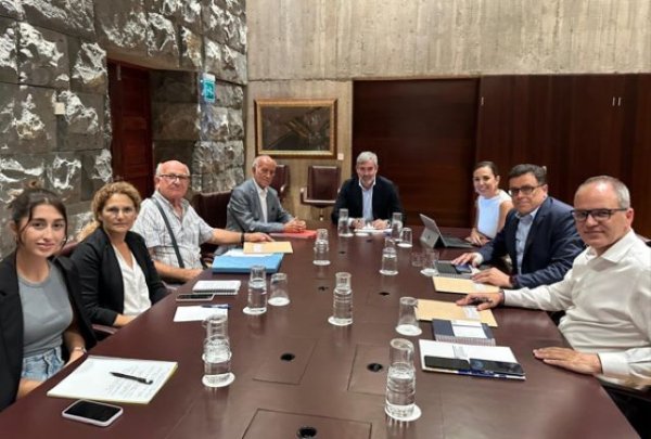 Afectados por la Ley de Costas se reúnen con Fernando Clavijo para reactivar la comisión mixta