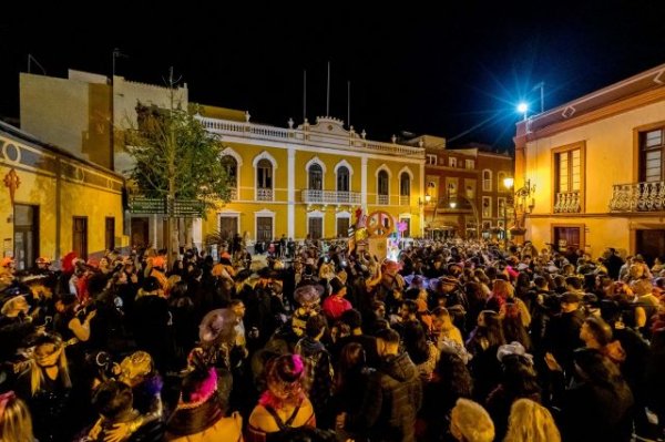 Gáldar: Un multitudinario Entierro de la Sardina despide un Carnaval histórico