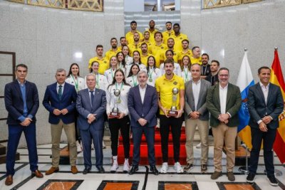 Fernando Clavijo felicita al CD Heidelberg y al CV Guaguas, campeones de la Supercopa de Espa&ntilde;a de Voleibol