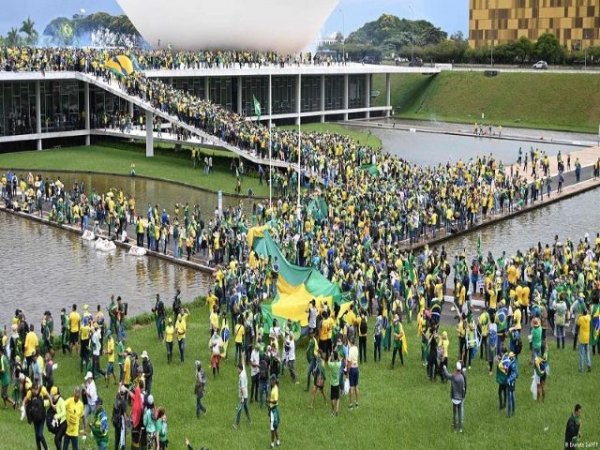 Todos deben tener cuidado antes de apresurarse a emitir un juicio sobre lo que acaba de suceder en Brasil