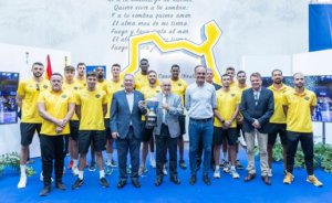 Antonio Morales felicita al Club de Voleibol Guaguas, campeón de la Supercopa de España 2023