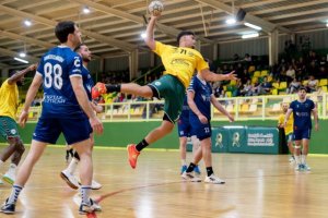 Balonmano: El OAR Coruña tumba al Gáldar Gran Canaria en el último asalto (24-25) (Vídeo del partido)