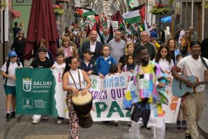 Gáldar marcha por la paz y la solidaridad reivindicando el derecho a migrar