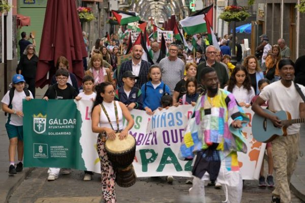 G&aacute;ldar marcha por la paz y la solidaridad reivindicando el derecho a migrar