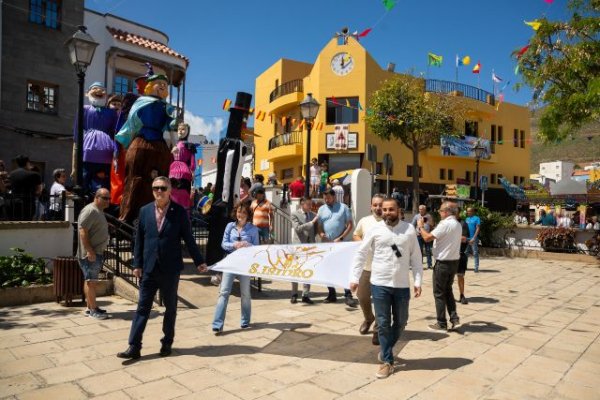 El Ayuntamiento de Gáldar iza la bandera de las Fiestas Principales de San Isidro