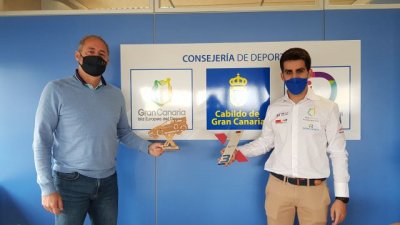 Francisco Castellano felicita a Pablo Suárez tras subir al podio en el Mundial de Rallycross