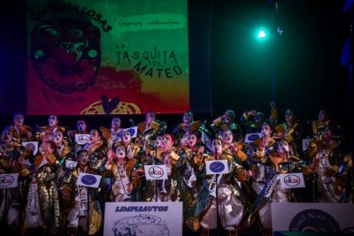 'Quisquillosas Murga', la primera murga femenina en la historia de Gu&iacute;a, celebr&oacute; su presentaci&oacute;n oficial con una gran gala