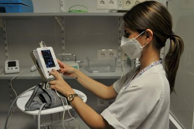 El Hospital Dr. Negrín pilota un sistema de toma de constantes vitales de pacientes en Hospitalización
