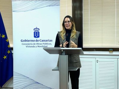 Mar&iacute;a Fern&aacute;ndez asegura que la conectividad mar&iacute;tima interinsular est&aacute; garantizada en todo el archipi&eacute;lago